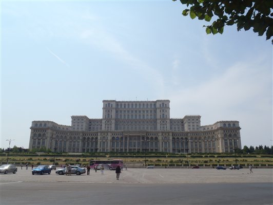 国民の館全景
